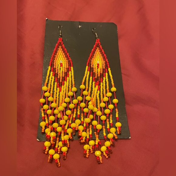Indigenous beaded earrings - Picture 4 of 4